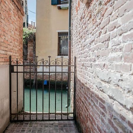 Gondola Rosa, Incantevole Vista Sul Canale Venice Exterior photo
