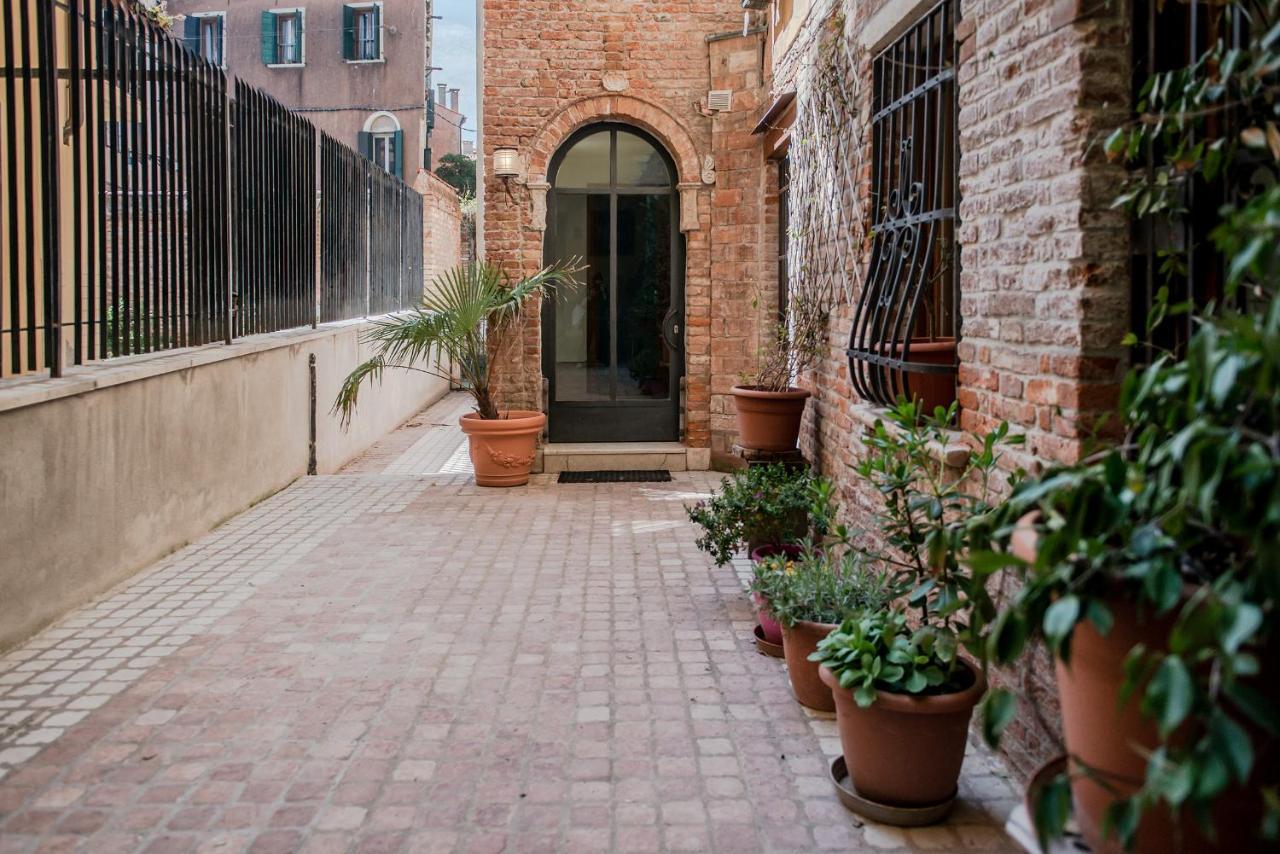 Gondola Rosa, Incantevole Vista Sul Canale Venice Exterior photo