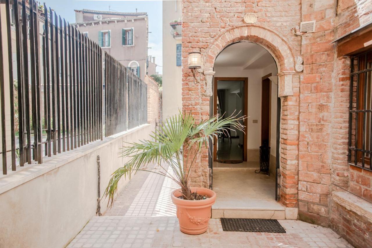 Gondola Rosa, Incantevole Vista Sul Canale Venice Exterior photo